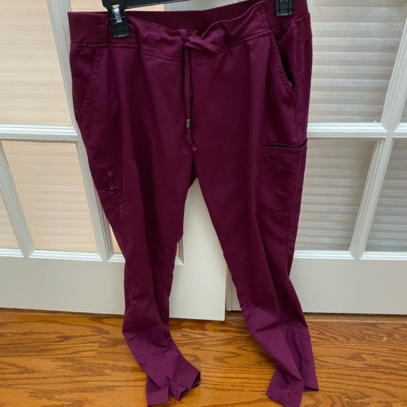 Women’s Grey’s Anatomy Scrubs - Picture 2 of 3